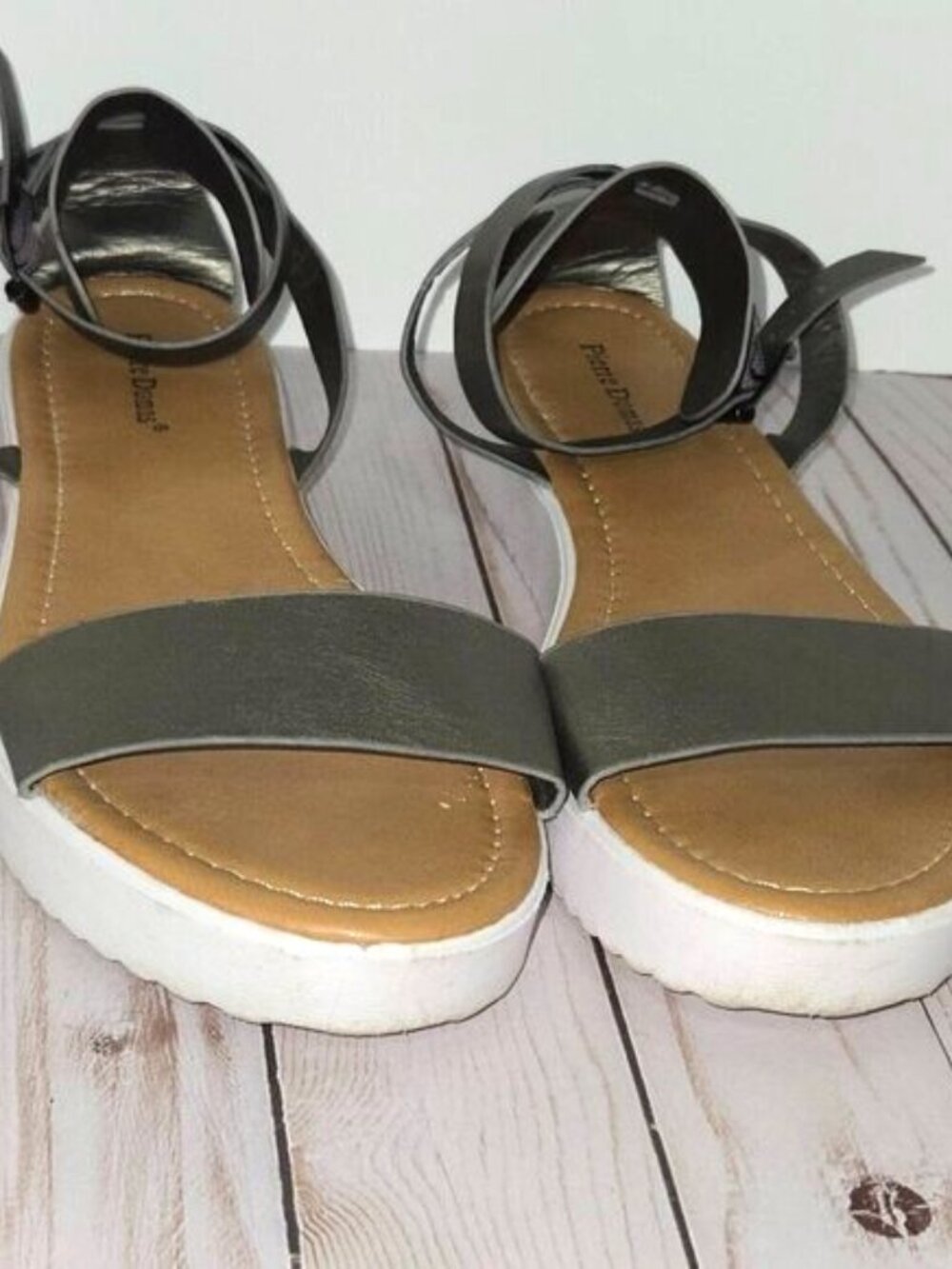 Pierre Dumas Women’s Gray Metallic Platform Sandals Ankle Strap Size 9